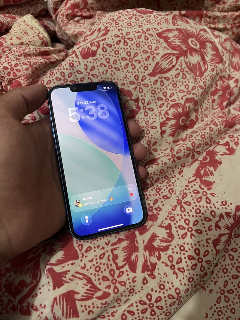 Apple iPhone 13 4