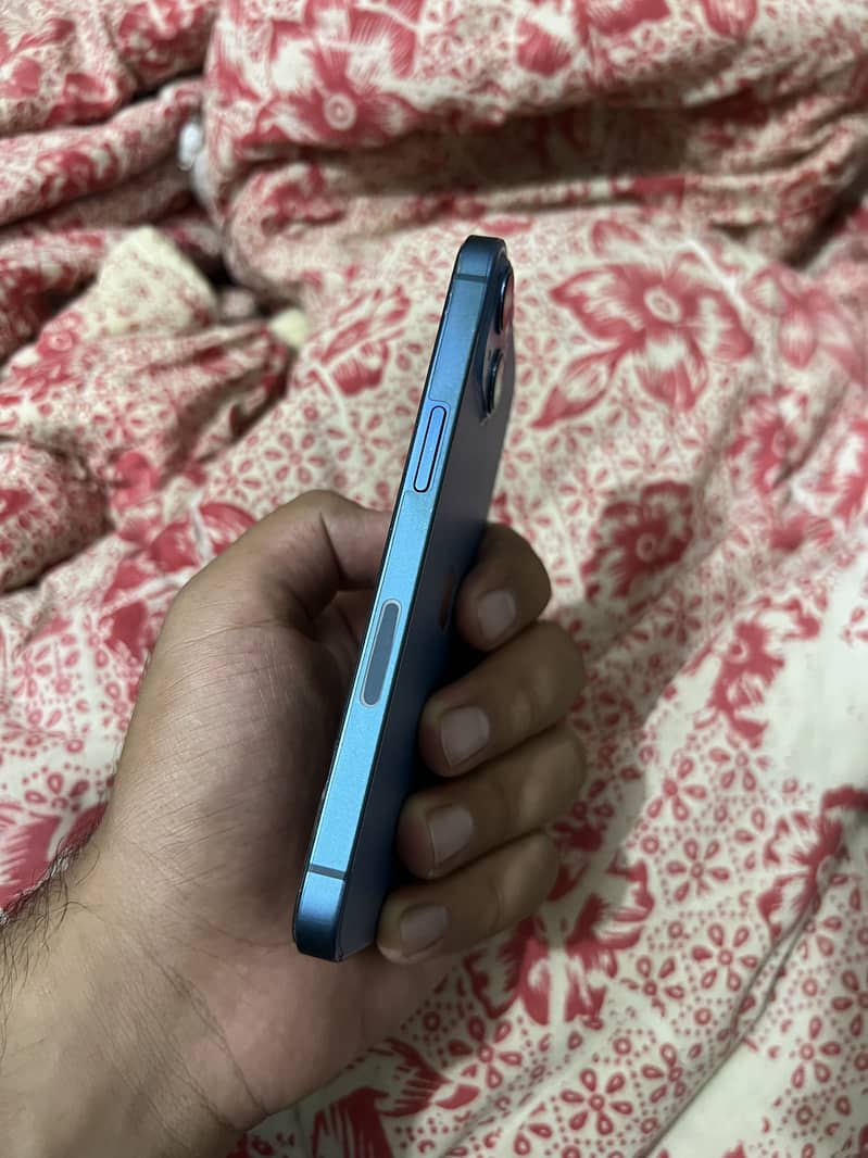 Apple iPhone 13 6