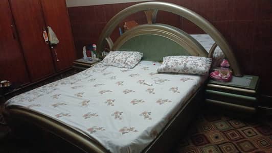 Deco paint bed with dressing and side tables