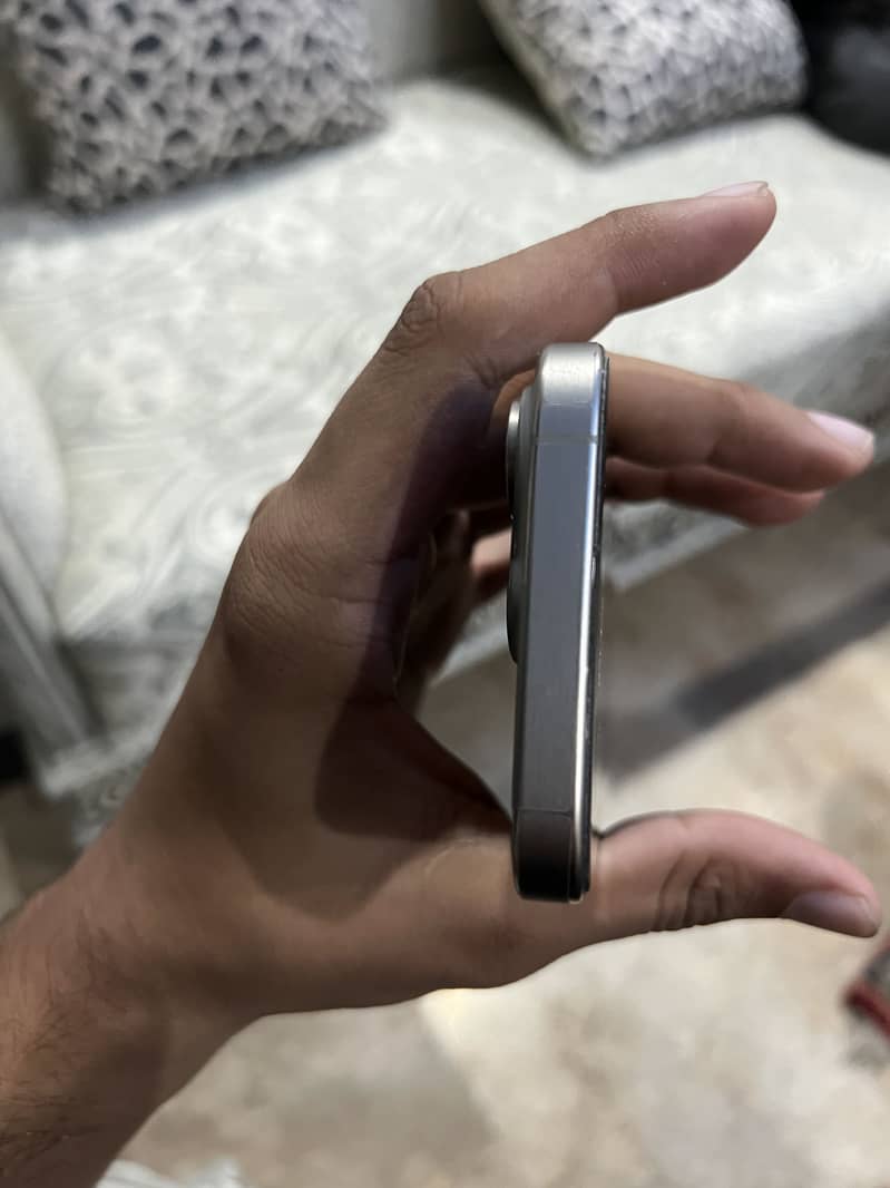 Apple iPhone 15 Pro 2