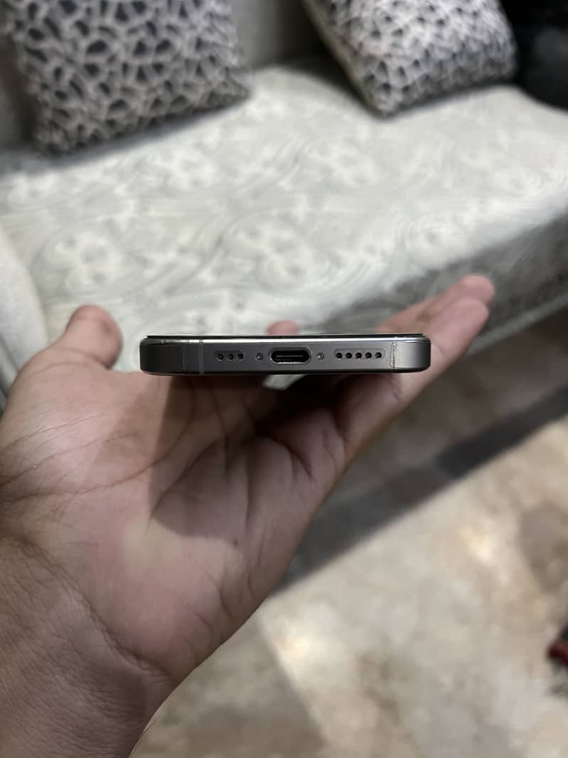 Apple iPhone 15 Pro 4