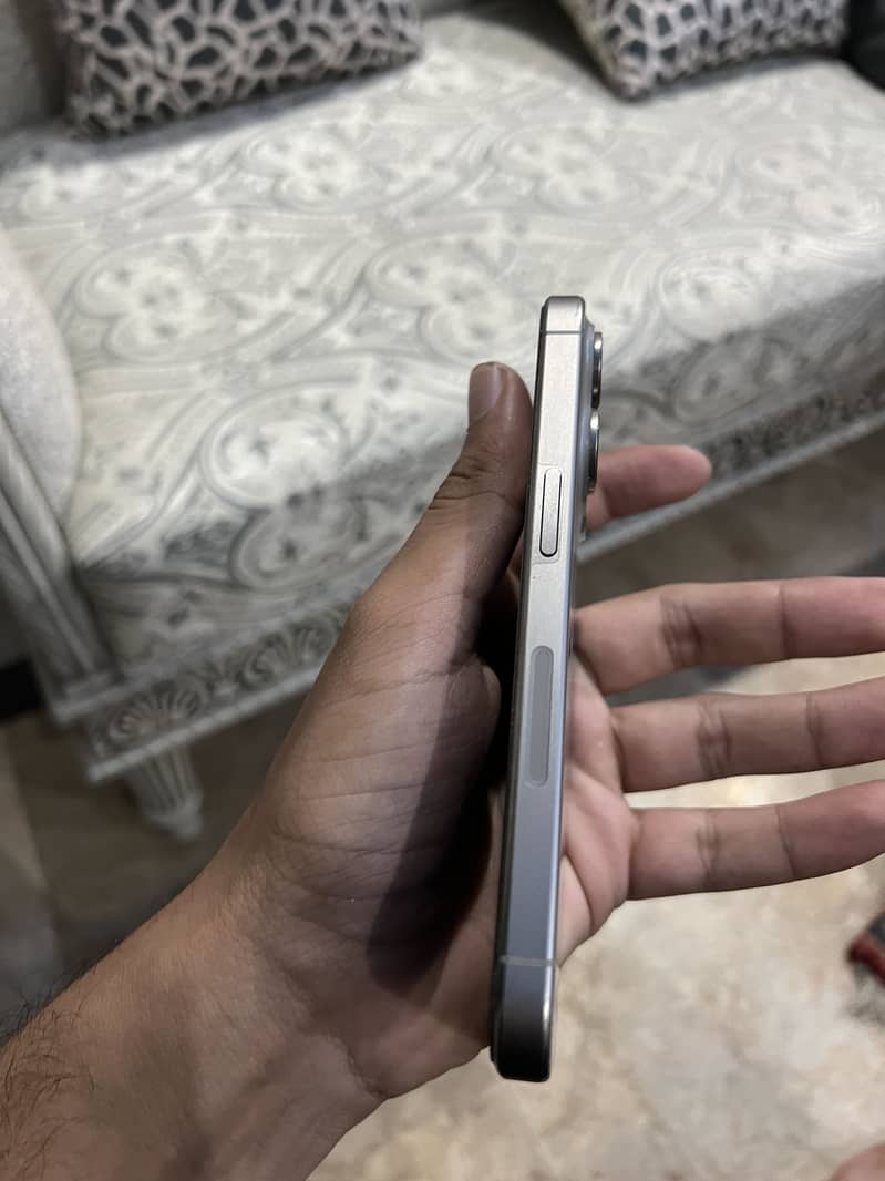 Apple iPhone 15 Pro 6