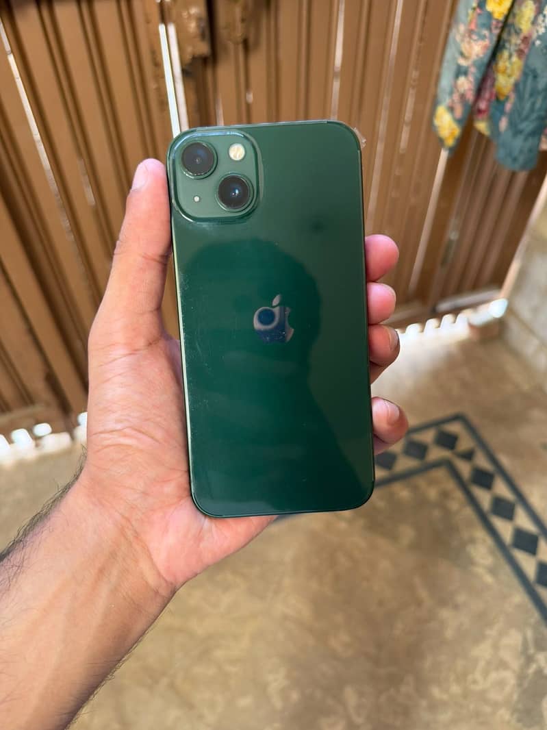 Apple iPhone 13 0