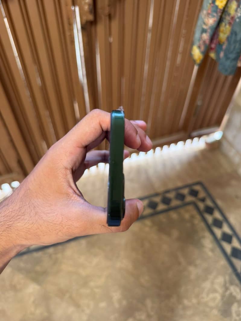 Apple iPhone 13 3