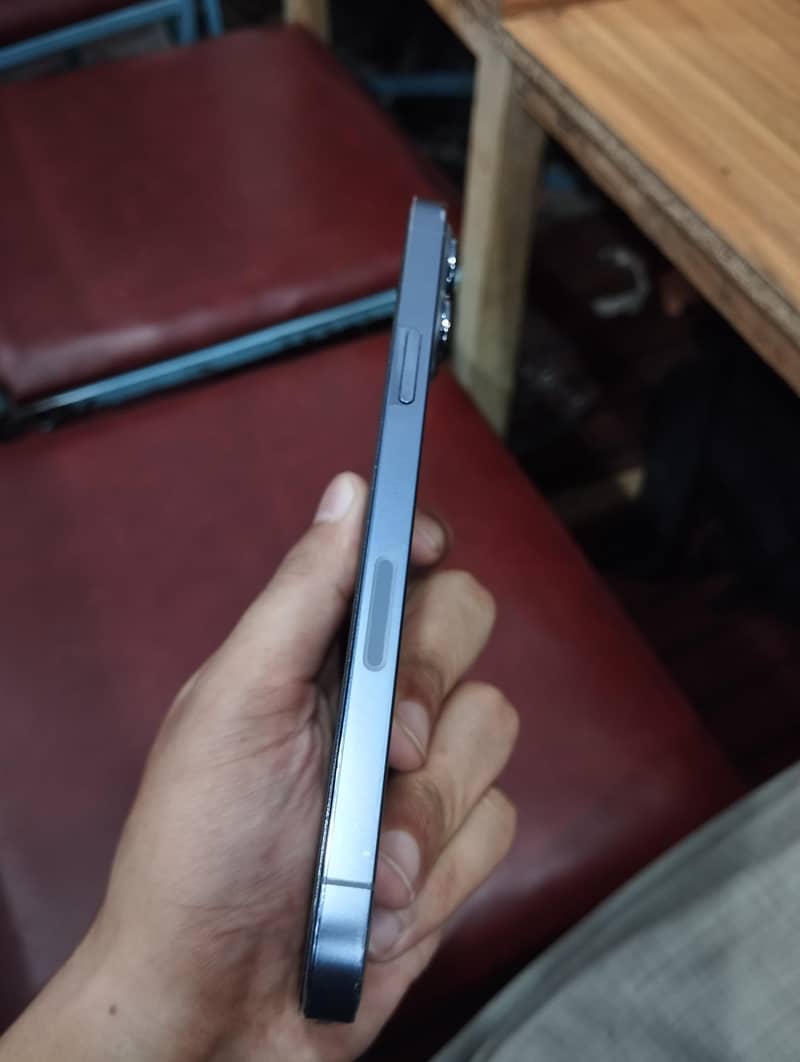 Apple iPhone 13 Pro Max 4