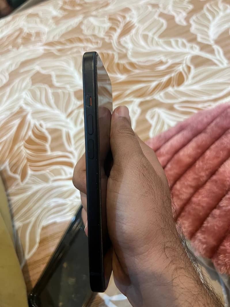 Apple iPhone 15 2