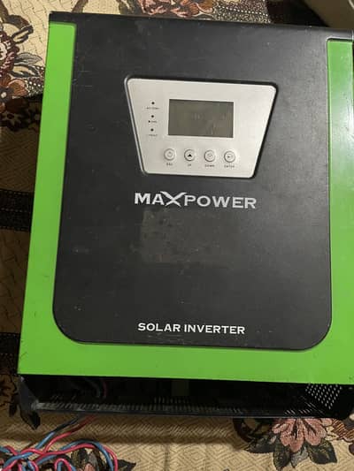 Max Power Solar Inverter (2400W)