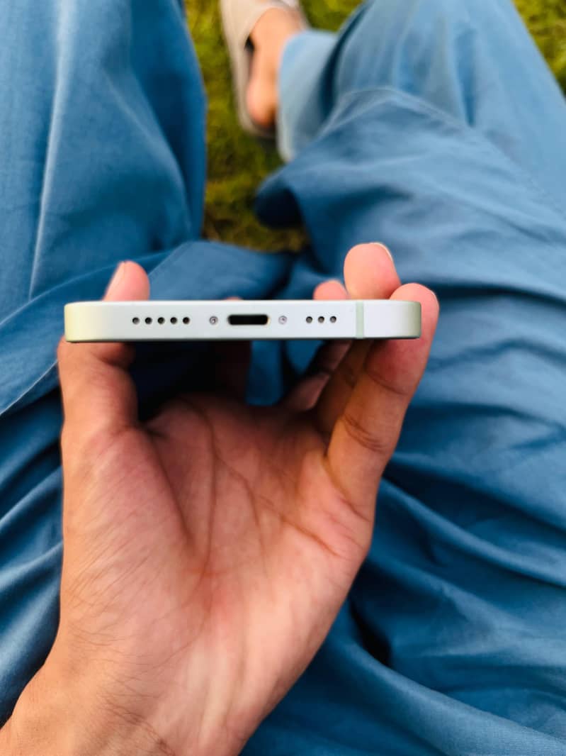 Apple iPhone 12 1