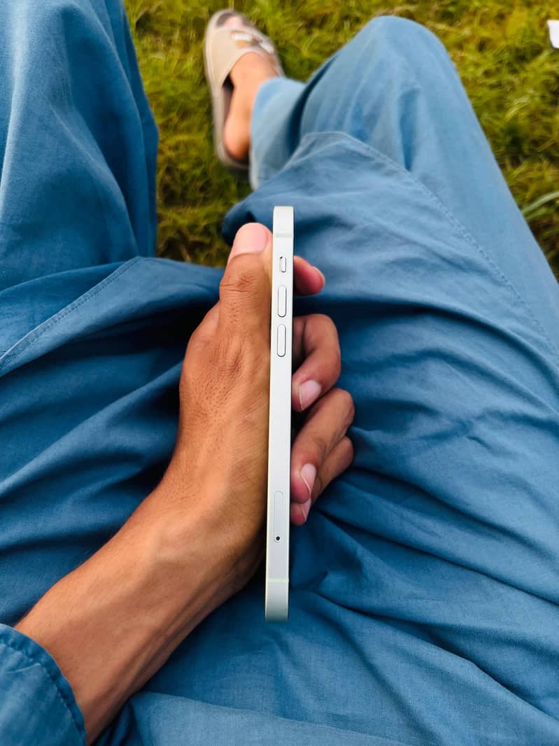 Apple iPhone 12 3