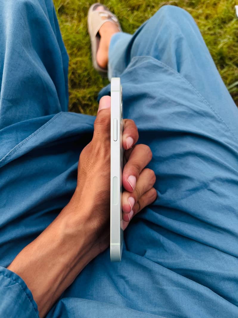 Apple iPhone 12 4
