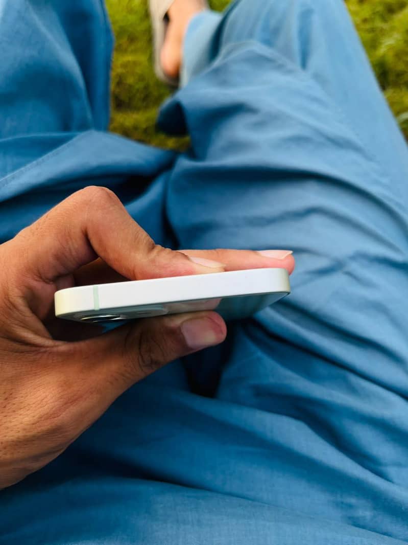Apple iPhone 12 7