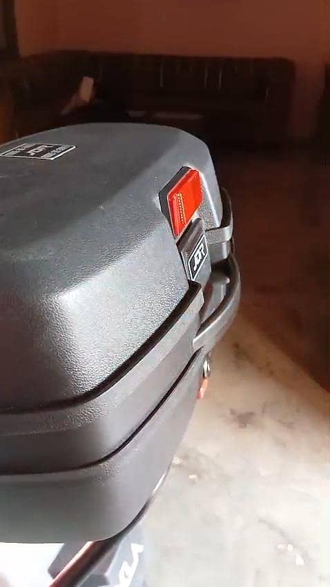 tail box 5