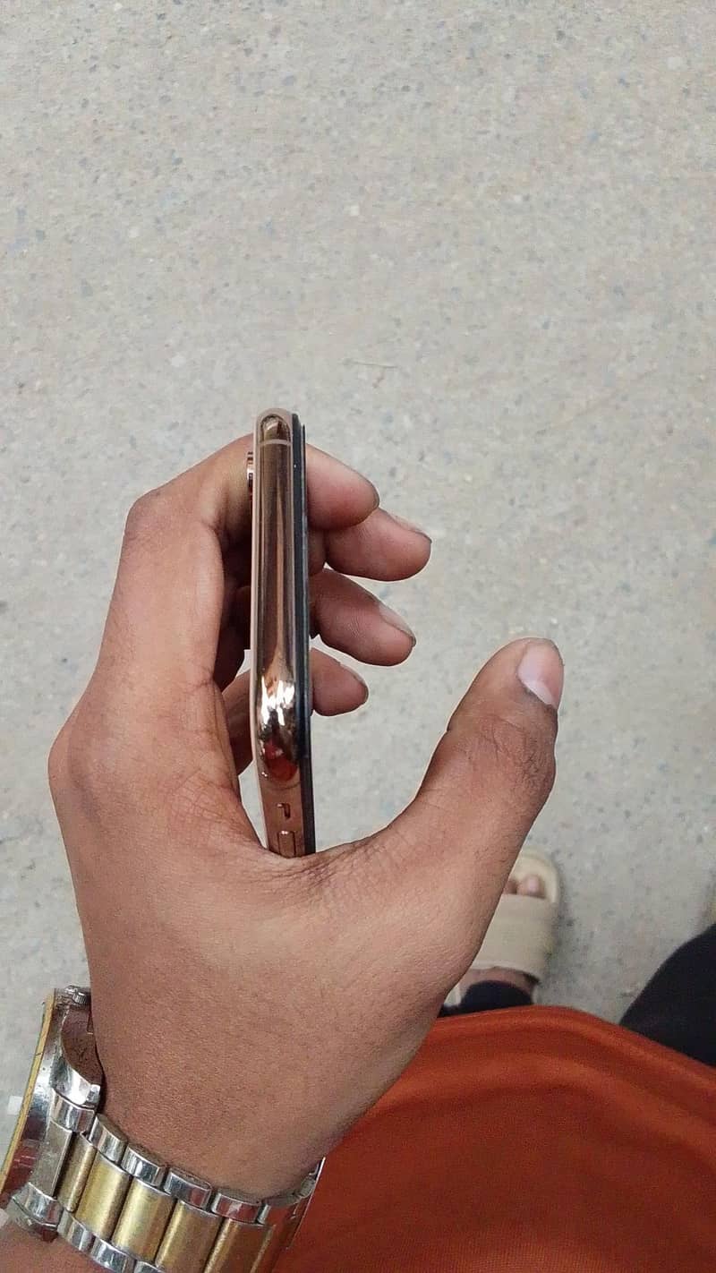 Apple iPhone XS 5