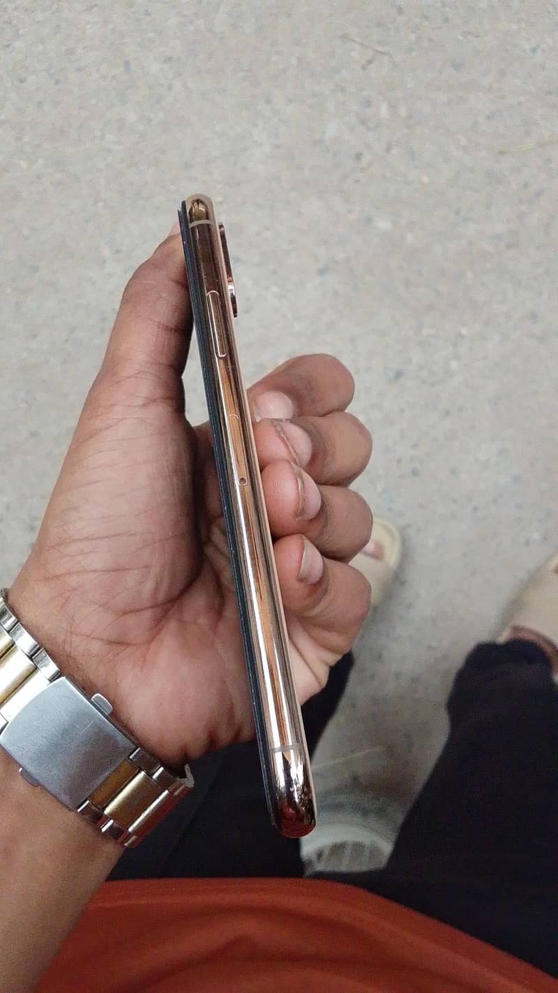Apple iPhone XS 6