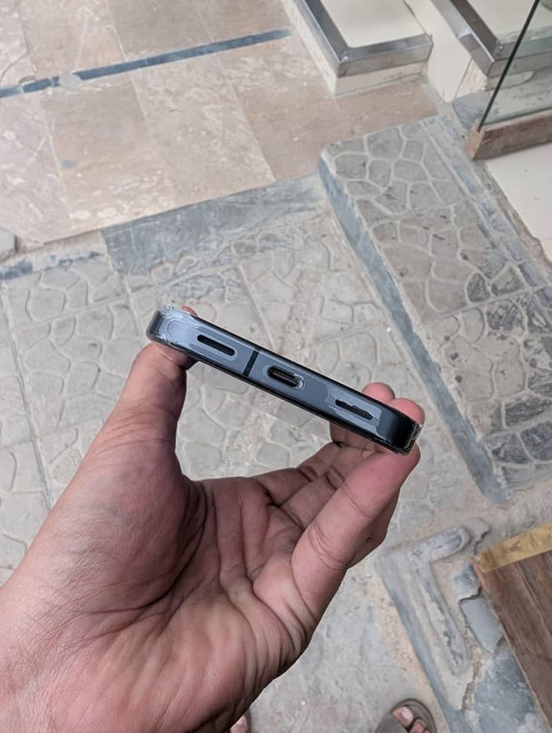 Google Pixel 10 4