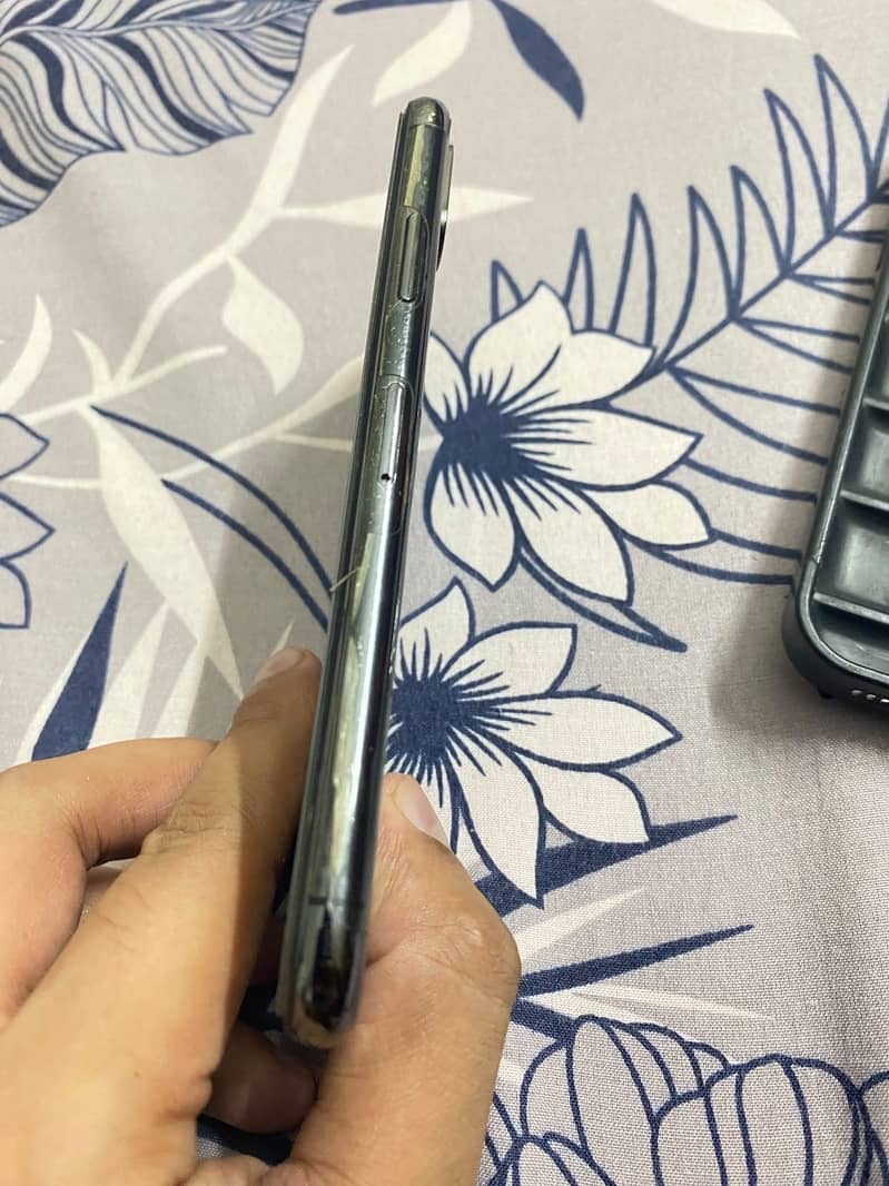 Apple iPhone X 5