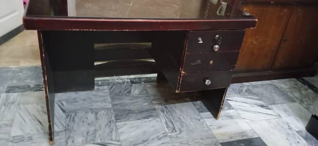 Computer table