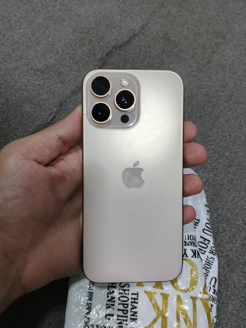 Apple iPhone 16 Pro Max 2