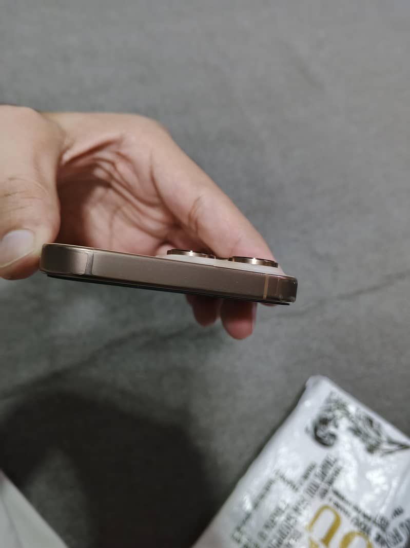 Apple iPhone 16 Pro Max 5