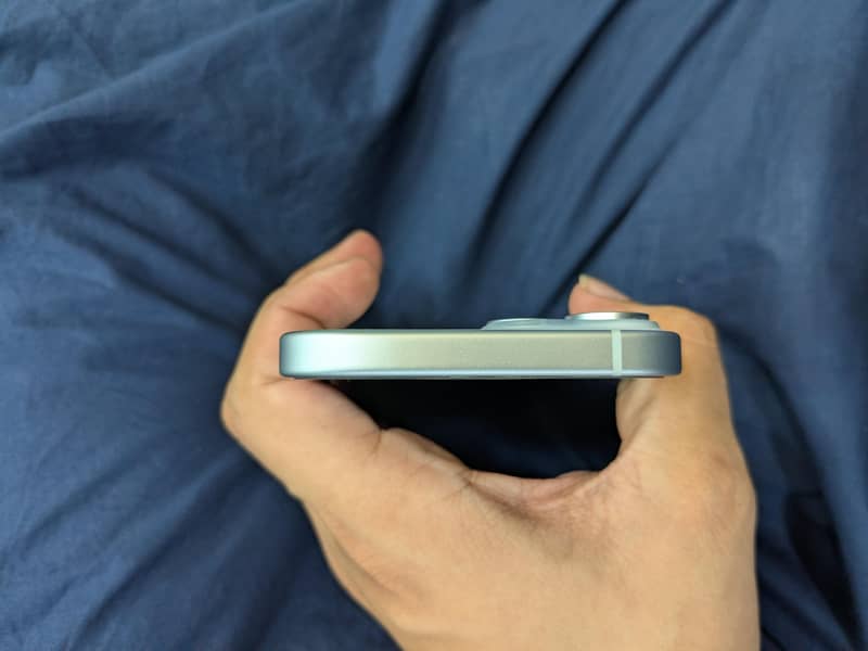 Apple iPhone 15 4