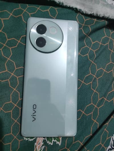 Vivo V30