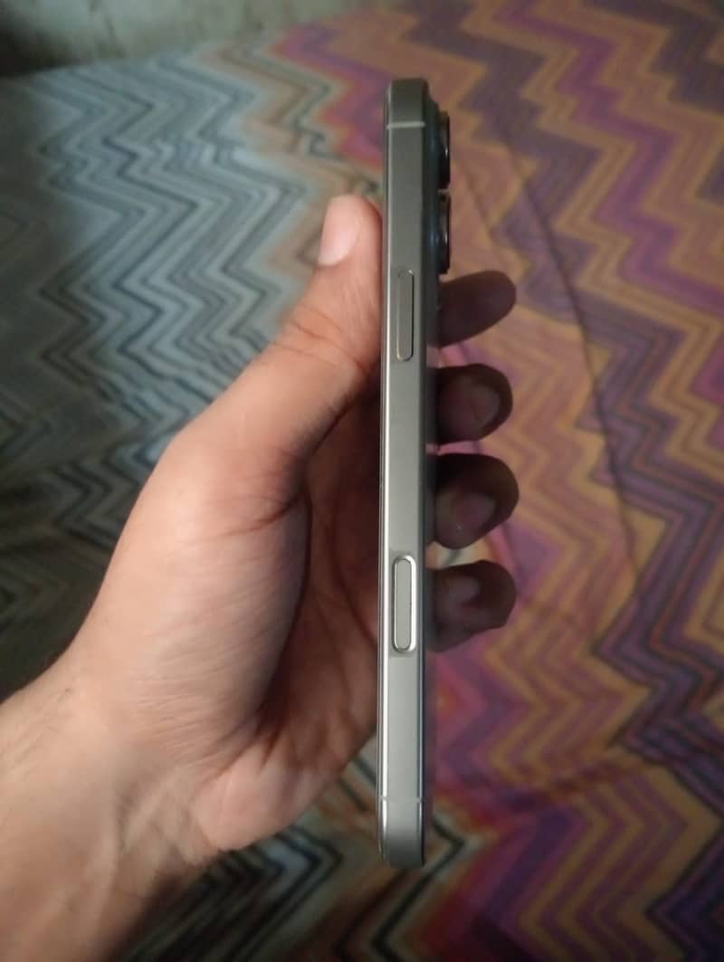 Apple iPhone 16 Pro Max 5