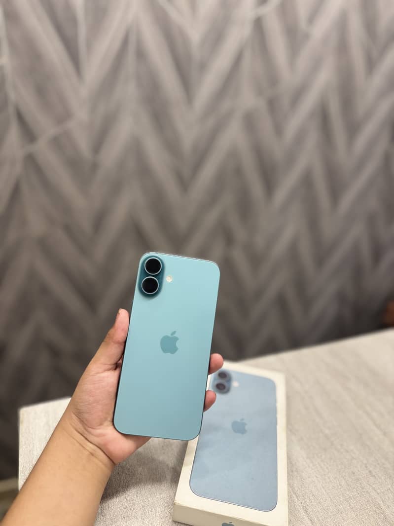 Apple iPhone 16 Plus 0