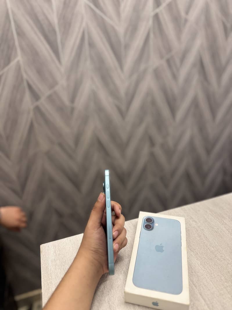 Apple iPhone 16 Plus 5