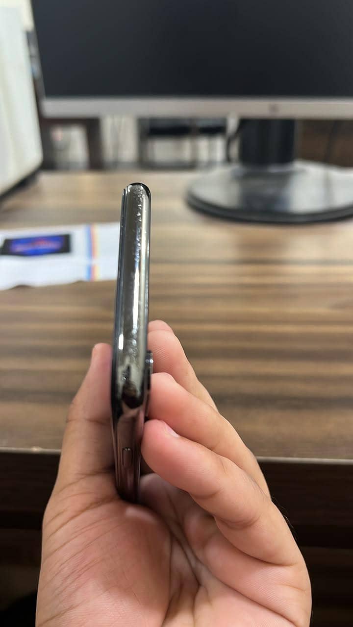 Apple iPhone X 6