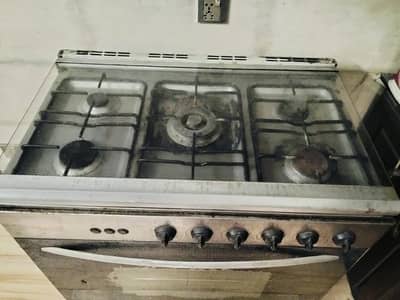 5 stove gas burners and baking oven