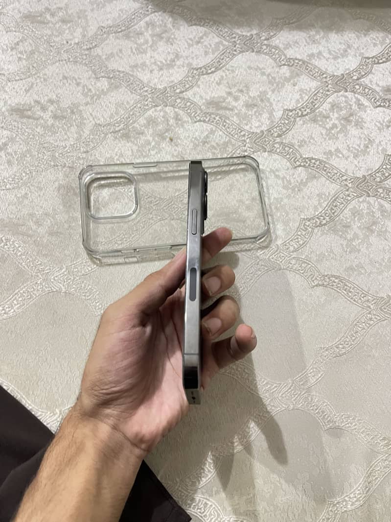 Apple iPhone 13 Pro 2