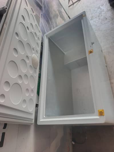 Deep Freezer single door full size for sale. (Inverter]