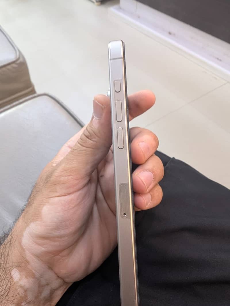 Apple iPhone 15 Pro Max 0