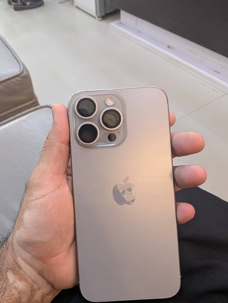 Apple iPhone 15 Pro Max 3