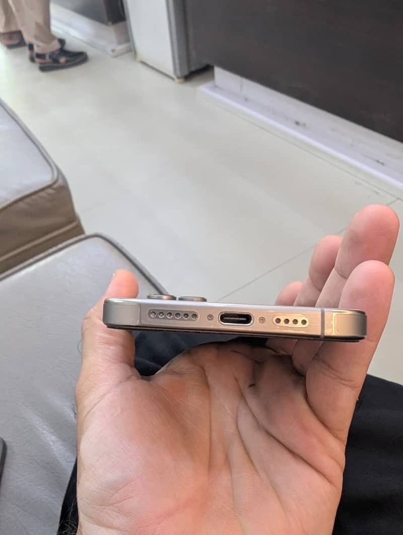 Apple iPhone 15 Pro Max 4