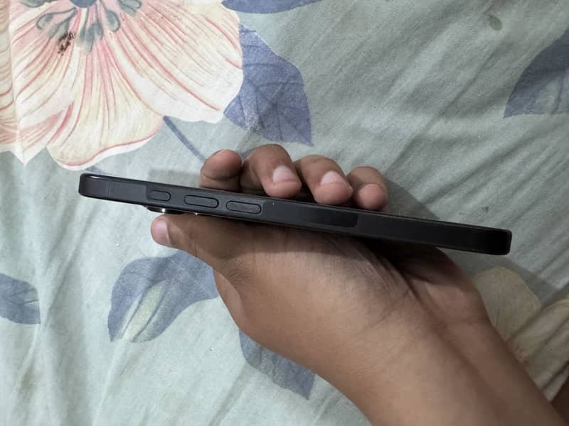 Apple iPhone 16 Pro 5