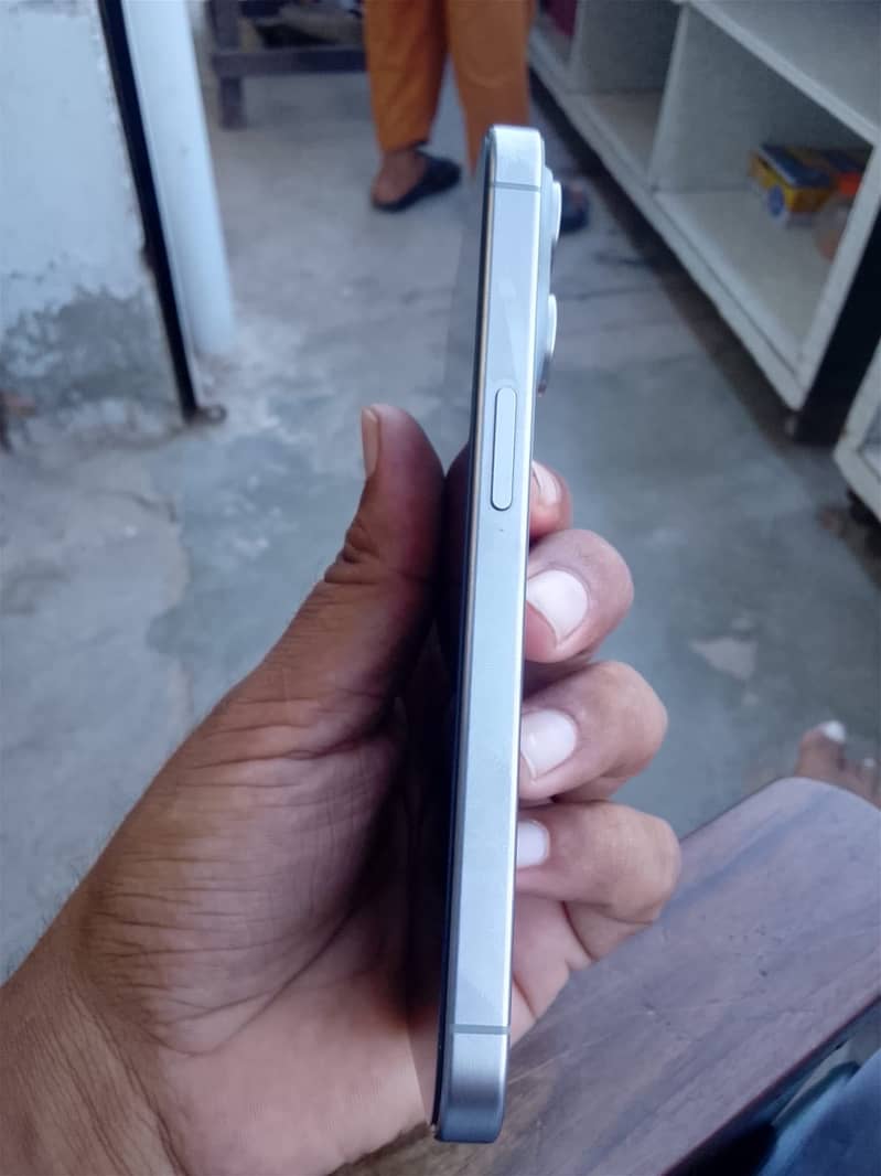 Apple iPhone 15 Pro 3
