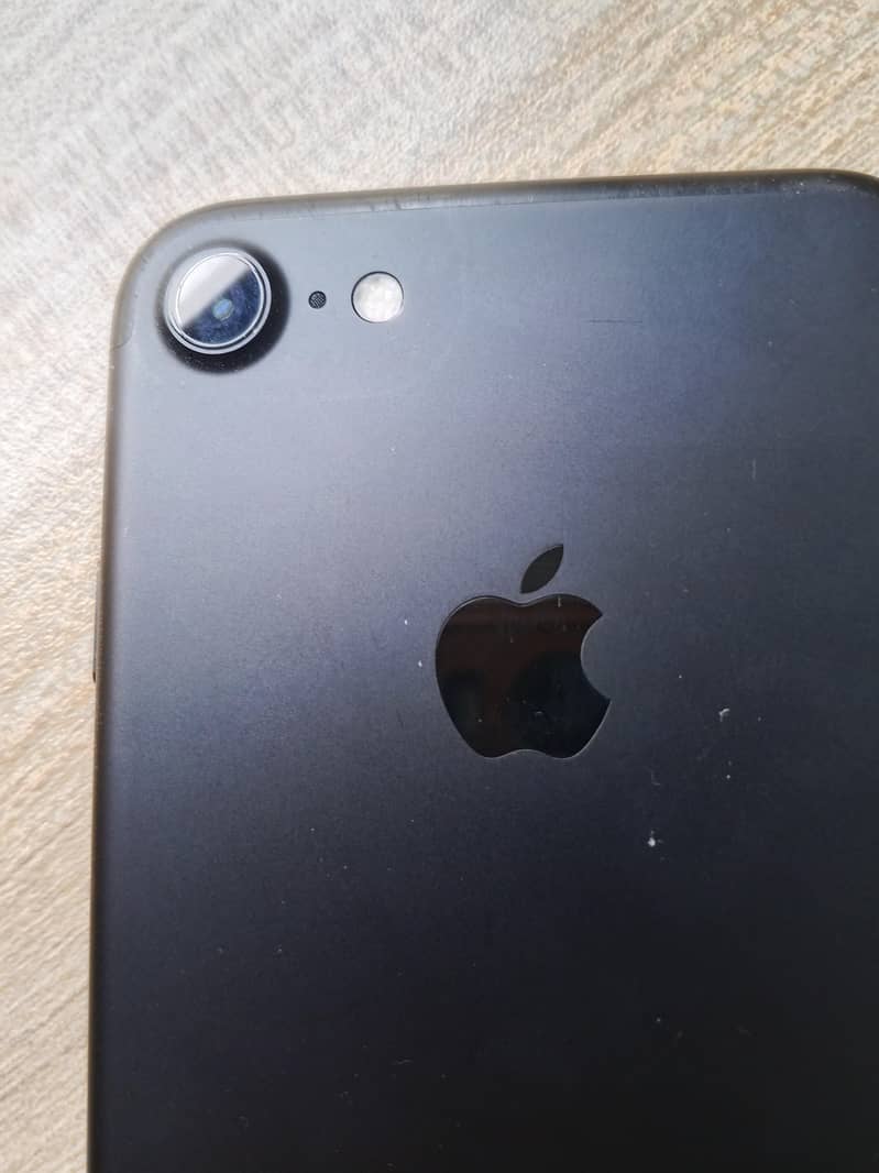 Apple iPhone 7 1