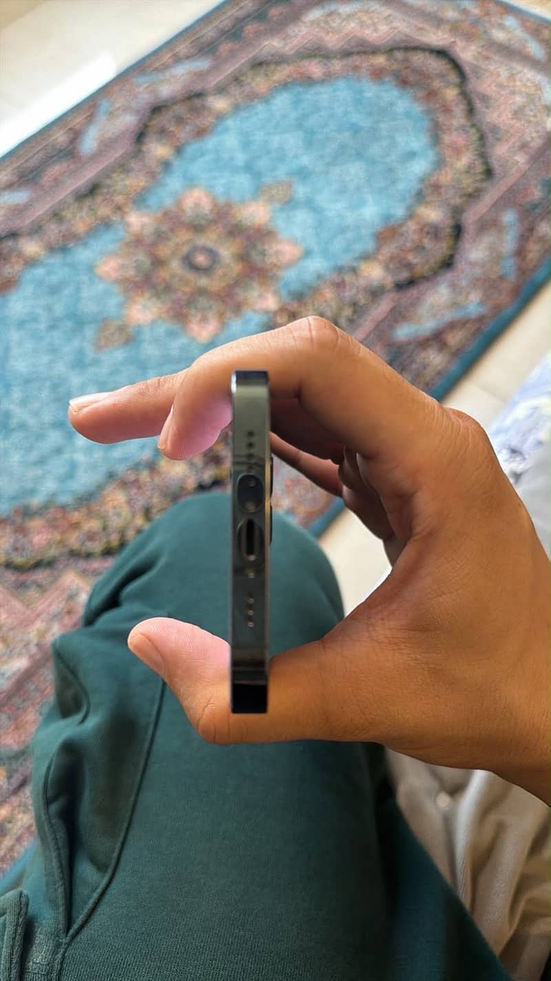 Apple iPhone 13 Pro 2
