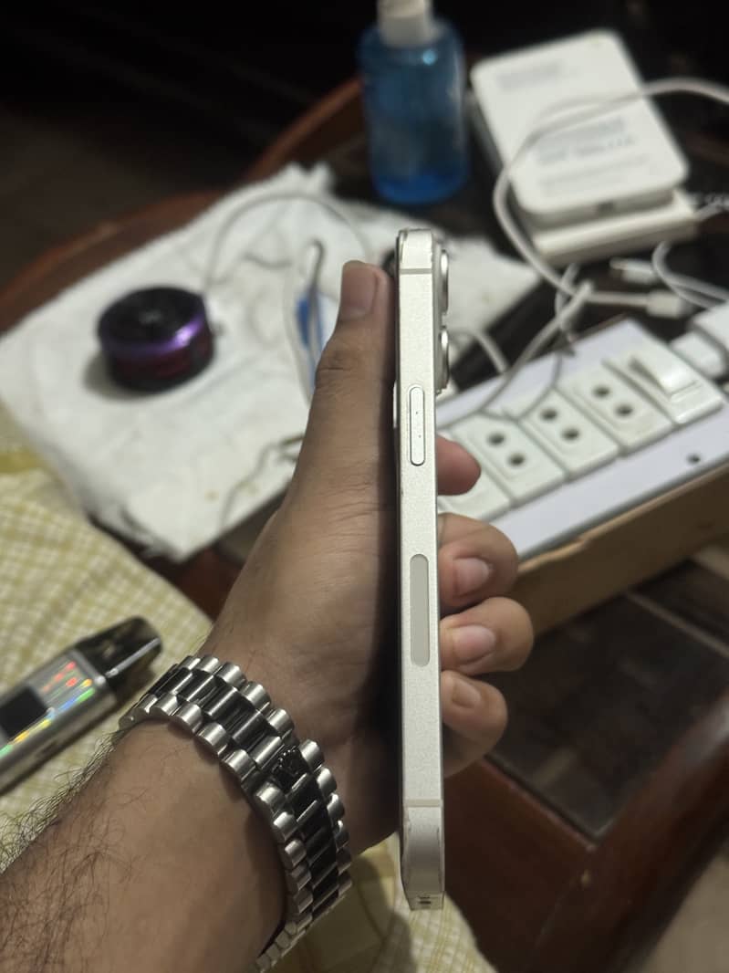 Apple iPhone 14 3