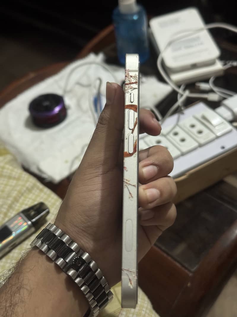 Apple iPhone 14 4