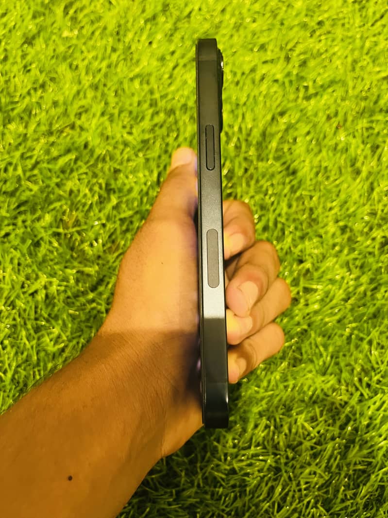 Apple iPhone 13 2