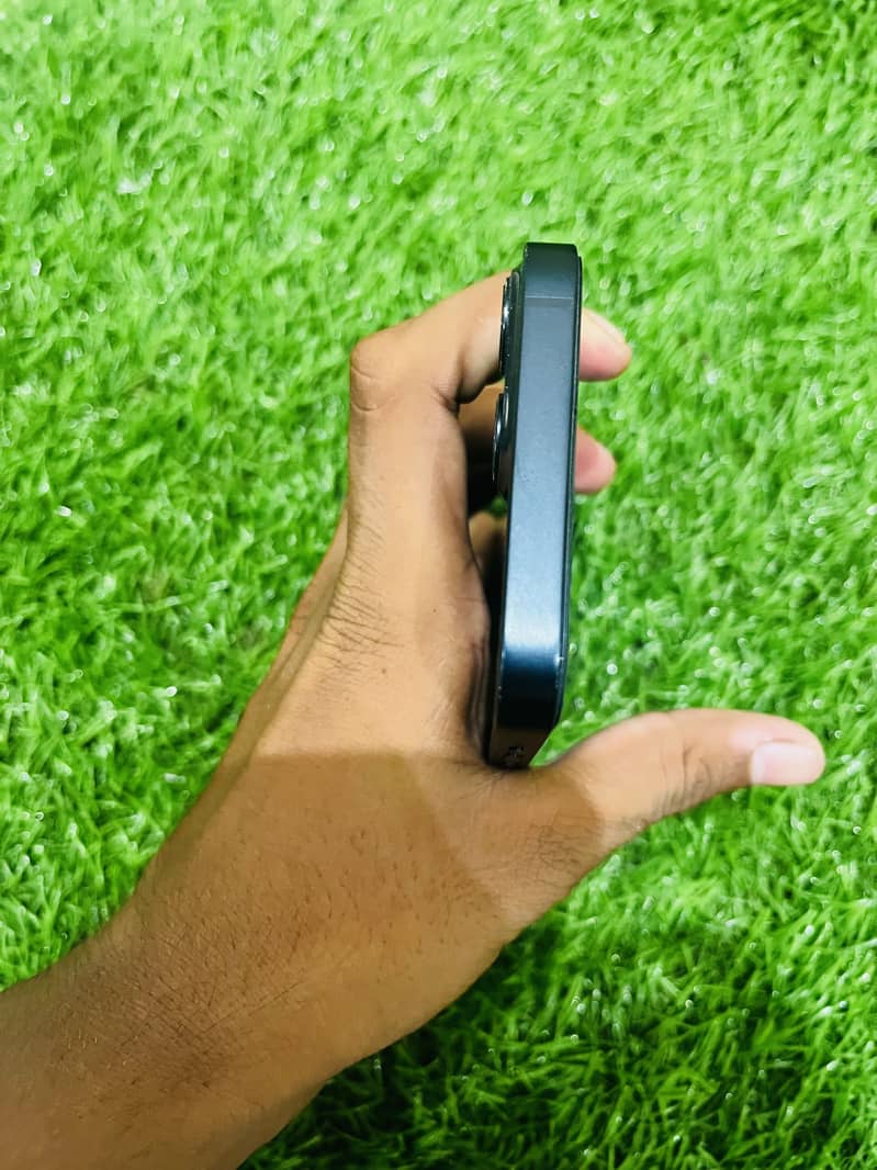 Apple iPhone 13 4