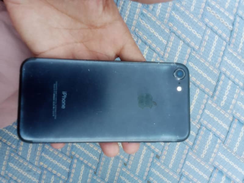 Apple iPhone 7 3