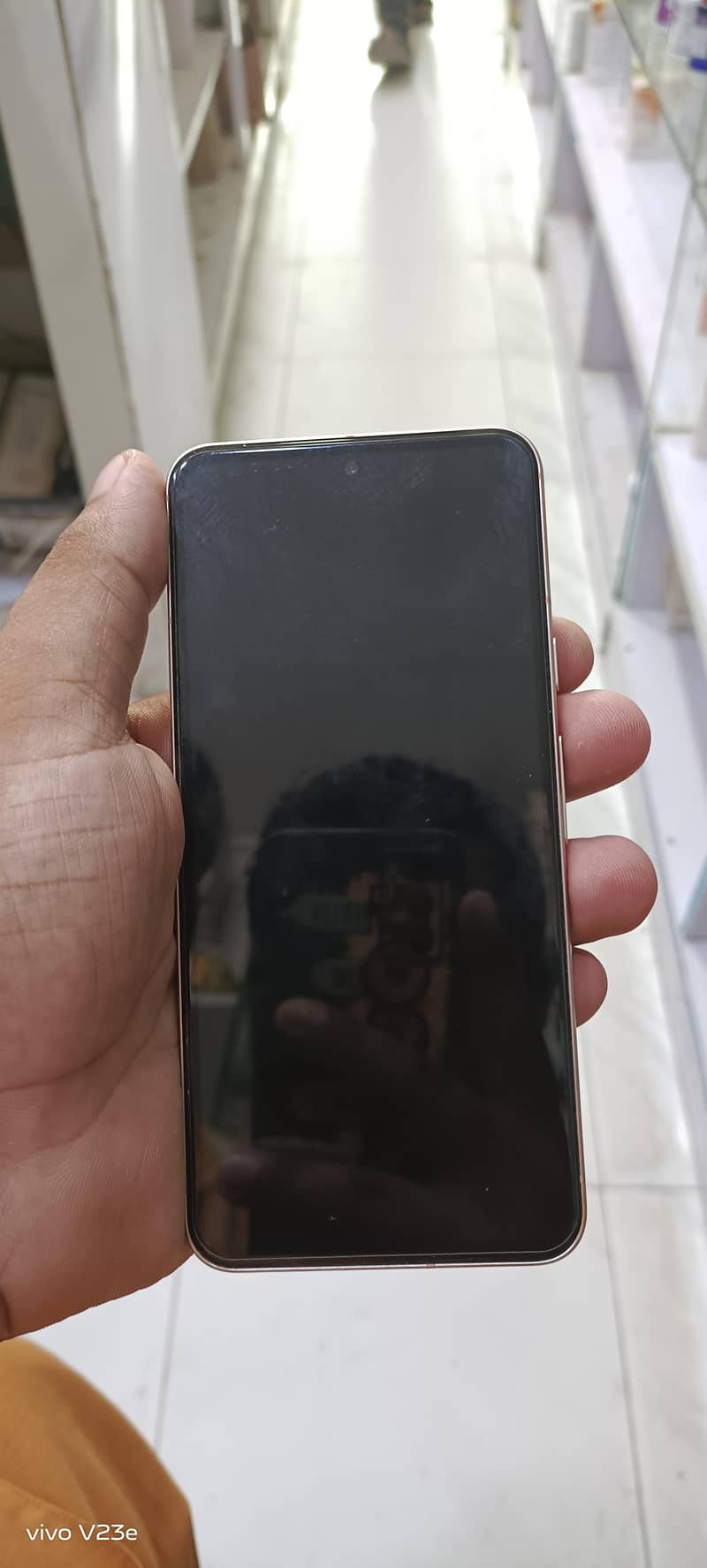 Google Pixel 8 4