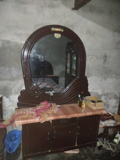 show case or dressing table