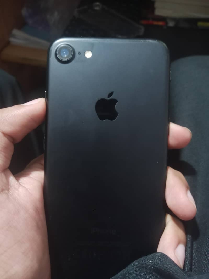 Apple iPhone 7 0