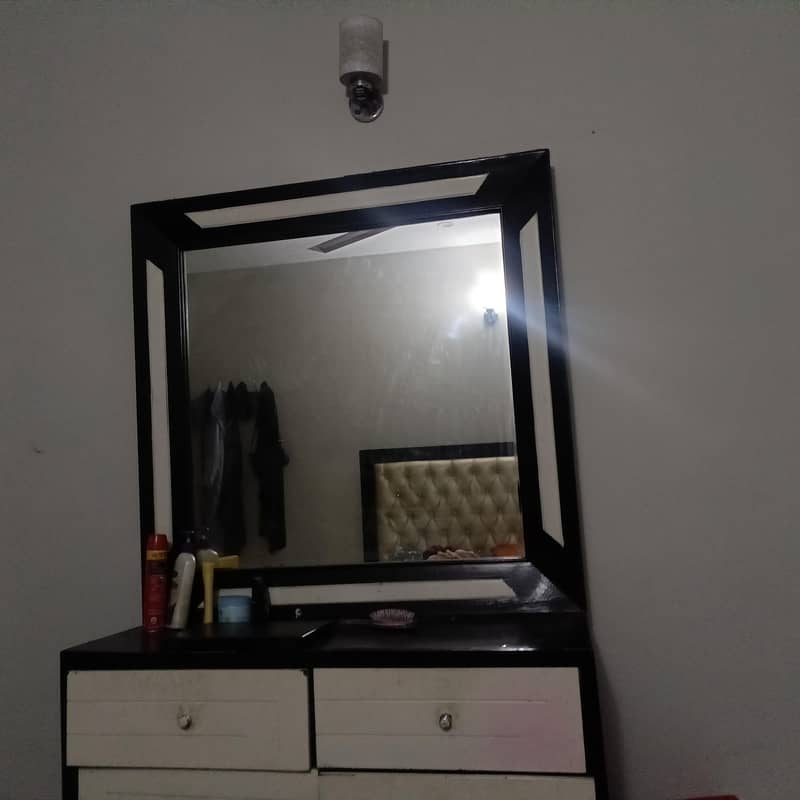 used dressing/vanity 0
