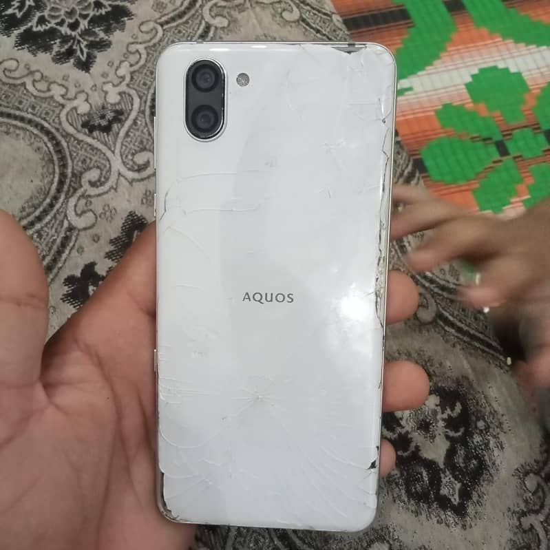 Sharp Aquos R3 0
