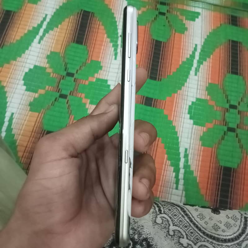 Sharp Aquos R3 2